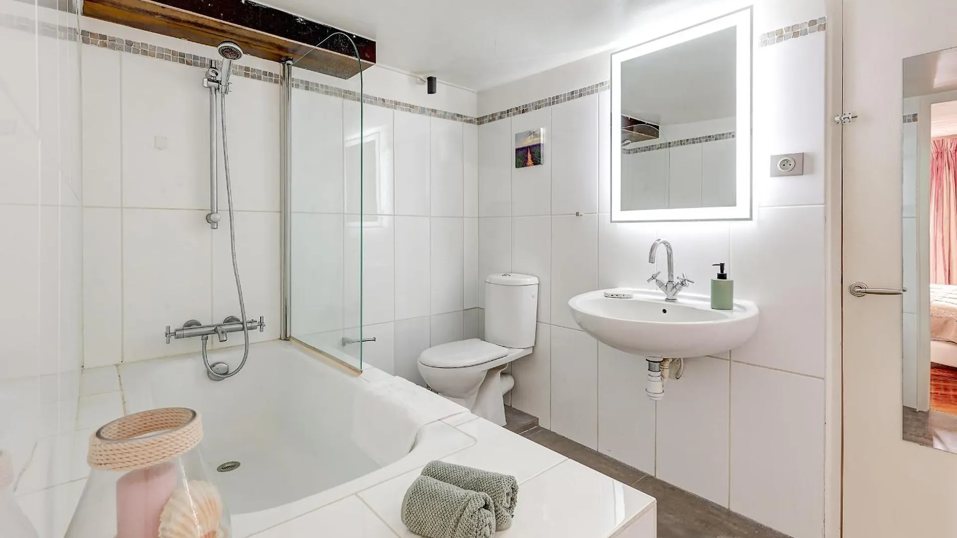 Pompidou & Louvre - 1Br - Cityapartmentstay Paris France
